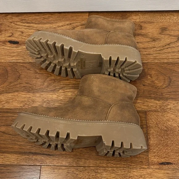 Dolce Vita Cozy Lined Chunky Platform Mini Boots - Picture 6 of 13